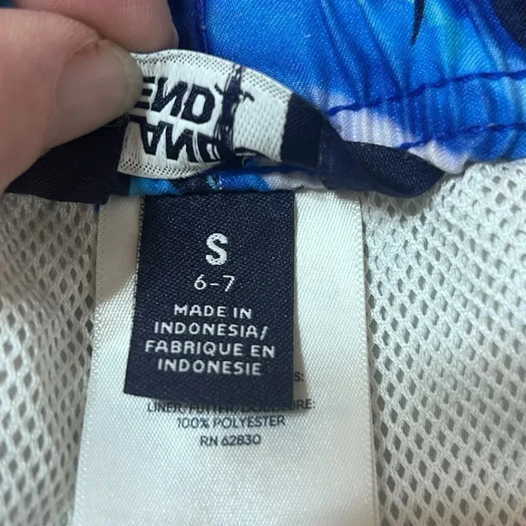 Lands' End Swim Trunks size s 6/7 sharks - Picture 5 of 7